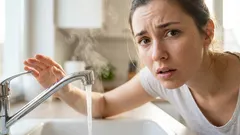 Återflöde i blandaren: Är det säkert att dricka varmt vatten från kranen för kallt vatten